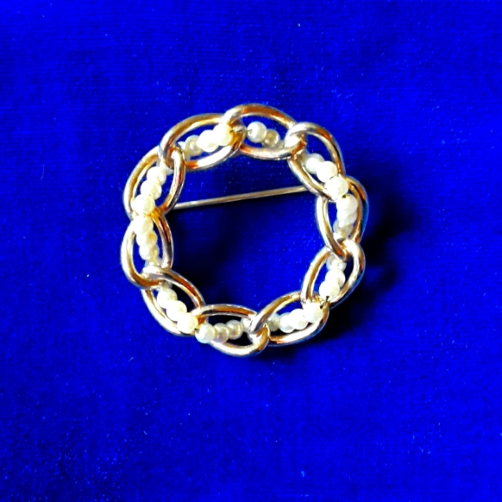 Pearl round pin